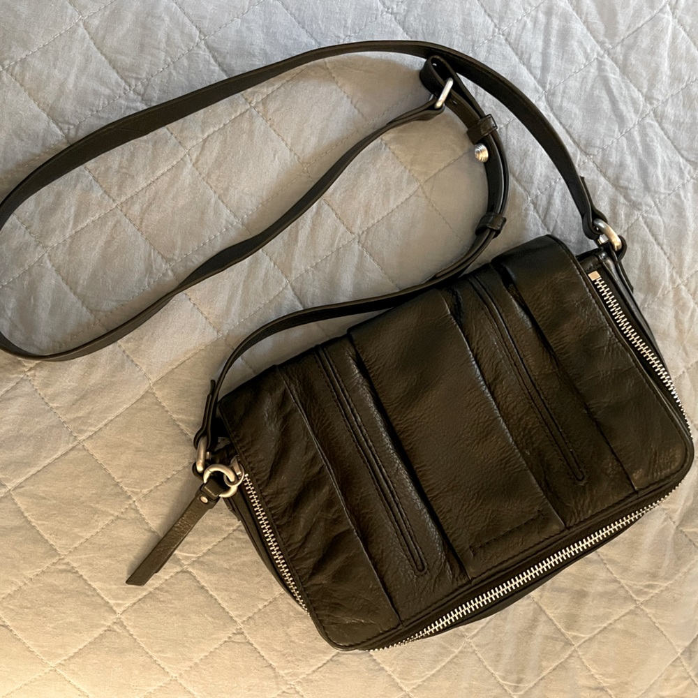 Black Leather Crossbody Bag / Zebrina Crossbody